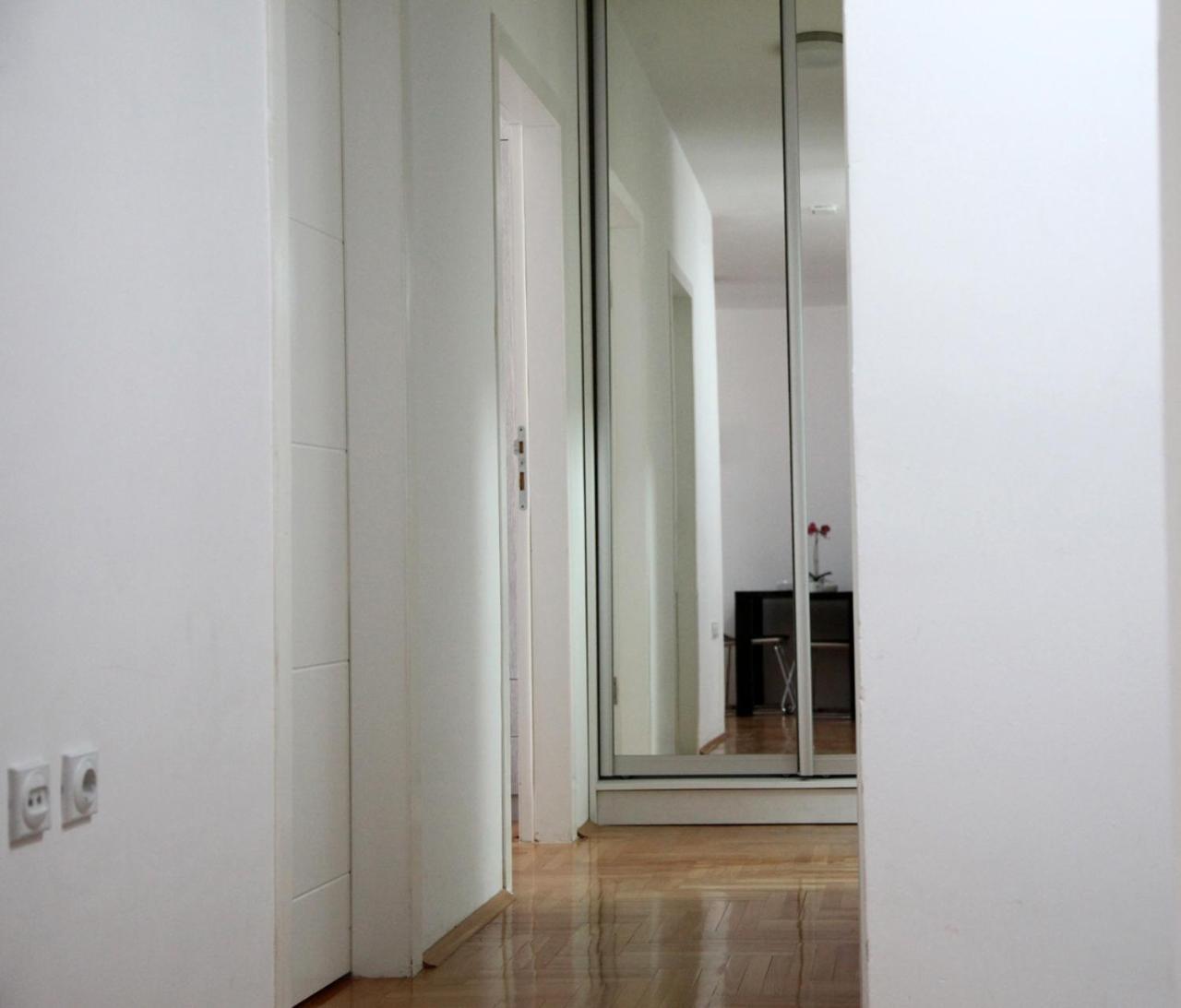 65 Square Meters Designer Apartment In Heart Of City - River View ! Park For Free นิส ภายนอก รูปภาพ