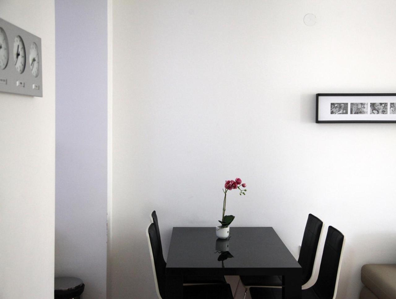 65 Square Meters Designer Apartment In Heart Of City - River View ! Park For Free นิส ภายนอก รูปภาพ