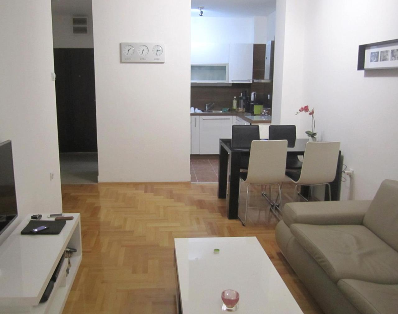 65 Square Meters Designer Apartment In Heart Of City - River View ! Park For Free นิส ภายนอก รูปภาพ