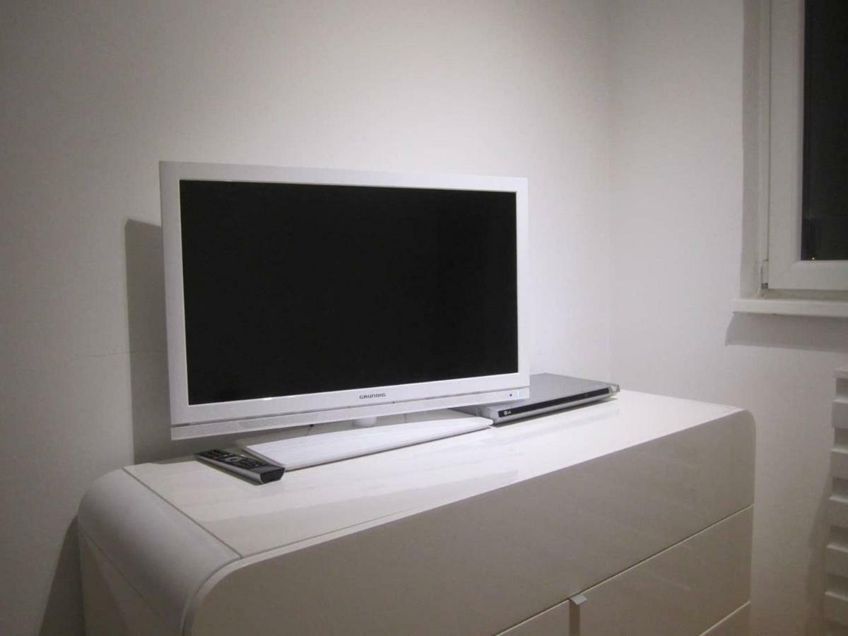 65 Square Meters Designer Apartment In Heart Of City - River View ! Park For Free นิส ภายนอก รูปภาพ