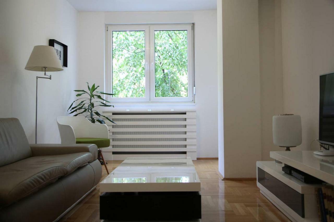 65 Square Meters Designer Apartment In Heart Of City - River View ! Park For Free นิส ภายนอก รูปภาพ