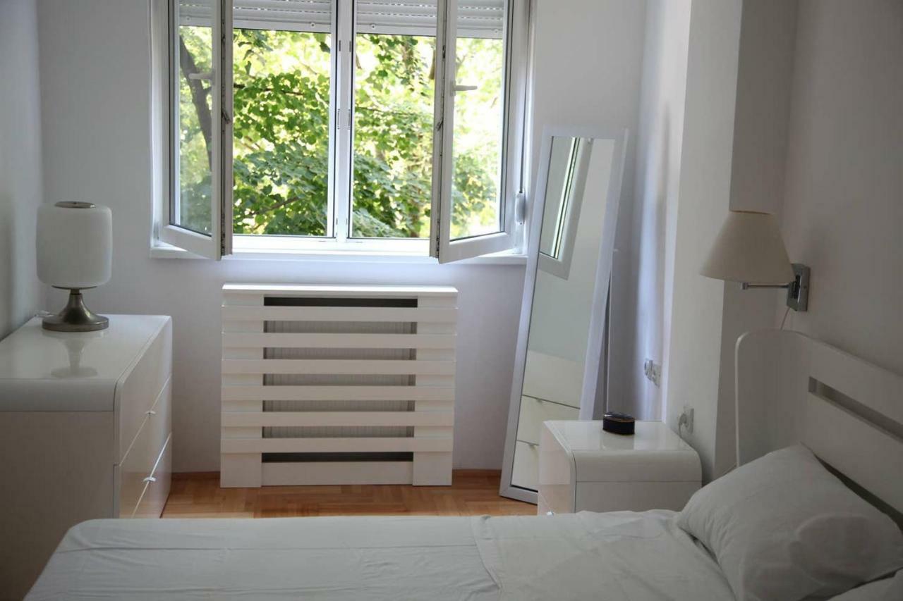 65 Square Meters Designer Apartment In Heart Of City - River View ! Park For Free นิส ภายนอก รูปภาพ