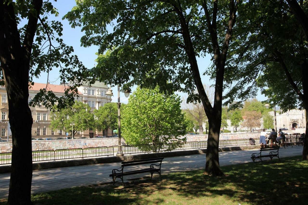 65 Square Meters Designer Apartment In Heart Of City - River View ! Park For Free นิส ภายนอก รูปภาพ
