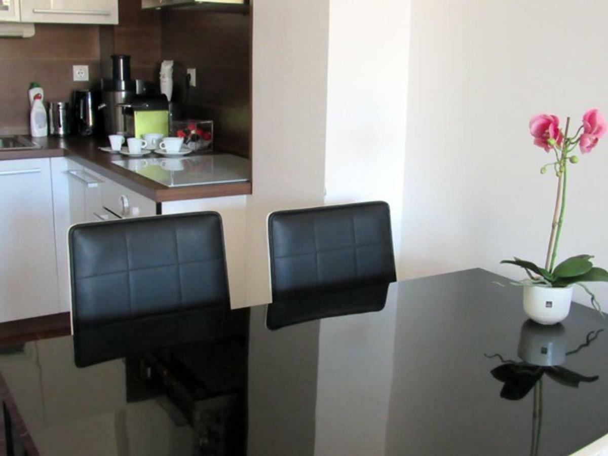 65 Square Meters Designer Apartment In Heart Of City - River View ! Park For Free นิส ภายนอก รูปภาพ